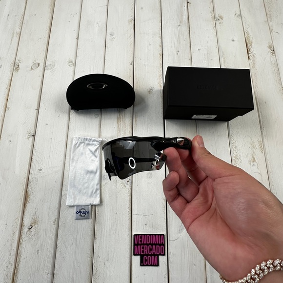 VETEMENTS SS19 SPIKED SHIELD OAKLEY 200 SHADES SUNGLASSES : BLACK - Picture 6 of 16